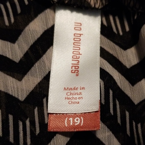 🏈No boundaries blouse size xxl - Picture 3 of 3